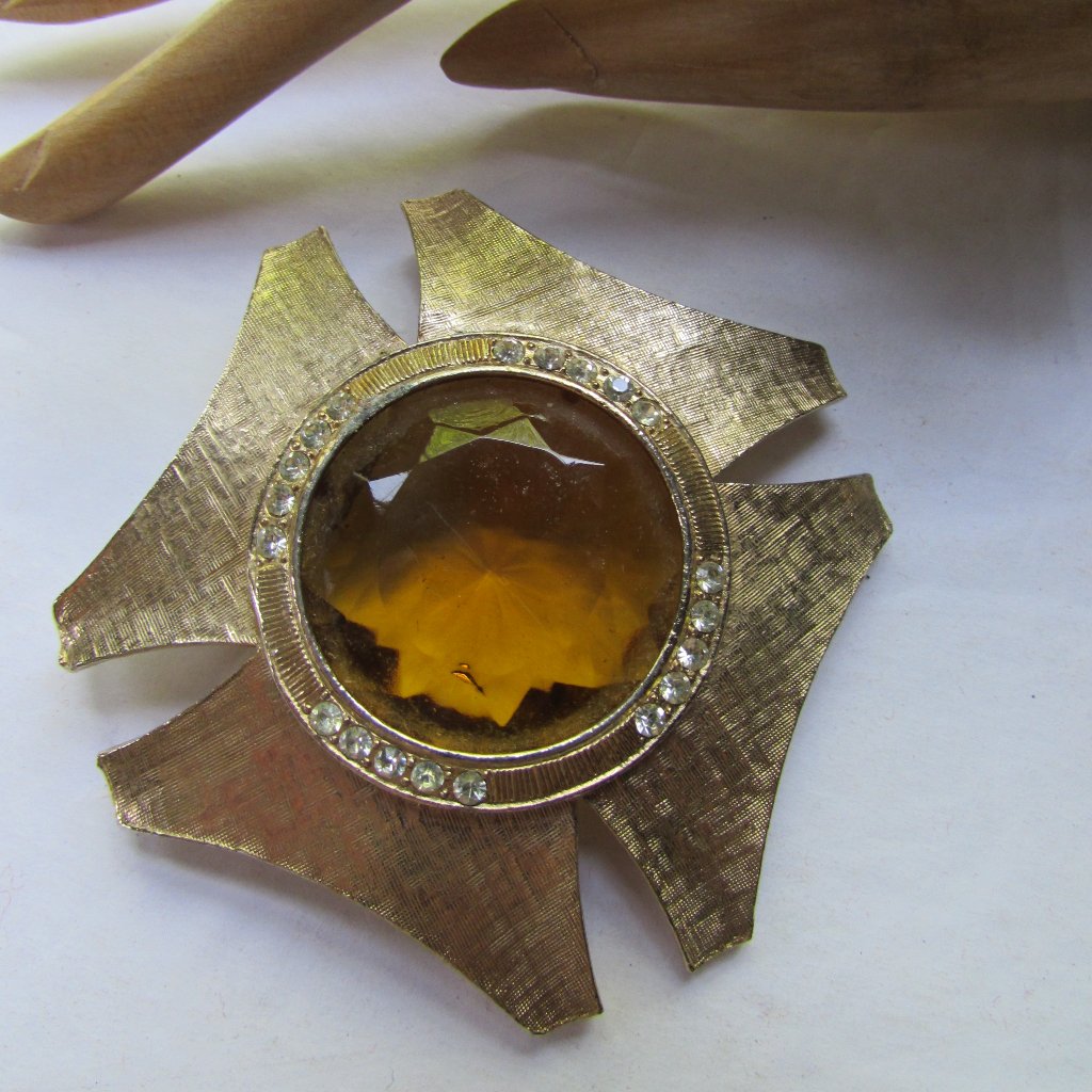 Sale Maltese Cross Brooch Gold Tone Root Beer Glass Stone